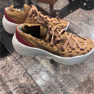 Nike Men's Athletic Sneakers in Tan, Burgundy, White